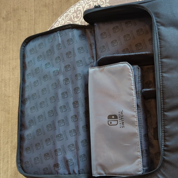 Nintendo Switch carry case - Picture 8 of 12